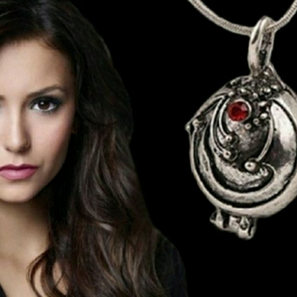 NEW Vampire Diaries Elena Gilbert Vervain Necklace With Locket - Picture 5 of 8